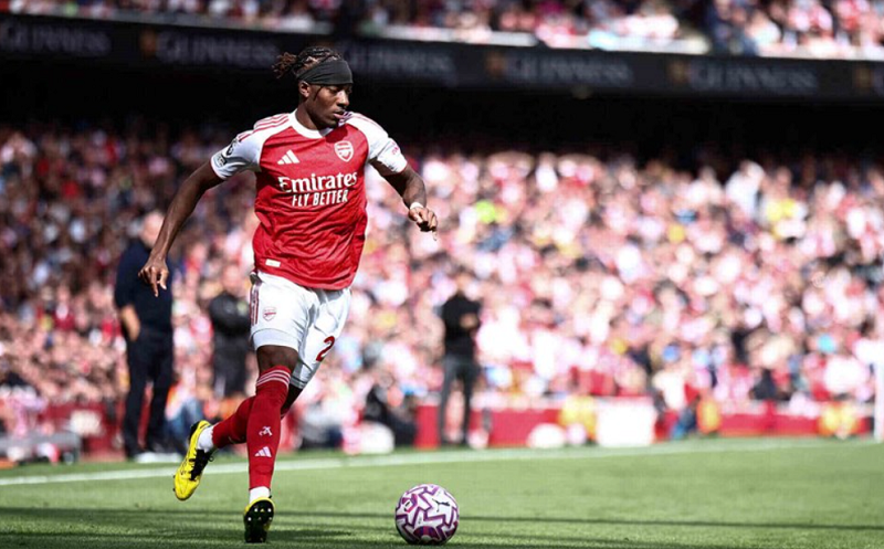 madueke-chung-minh-gia-tri-trong-mau-ao-ars